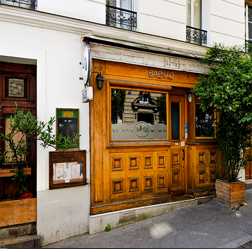 photo façade en bois de notre bar le Bab-Ilo concert jazz bar stand-up, situé au 9 rue du Baigneur Paris 75018,